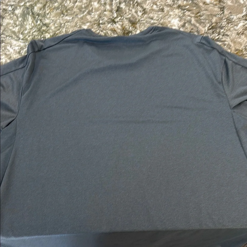 Nike Gray Short Sleeve Athletic Tee / B47